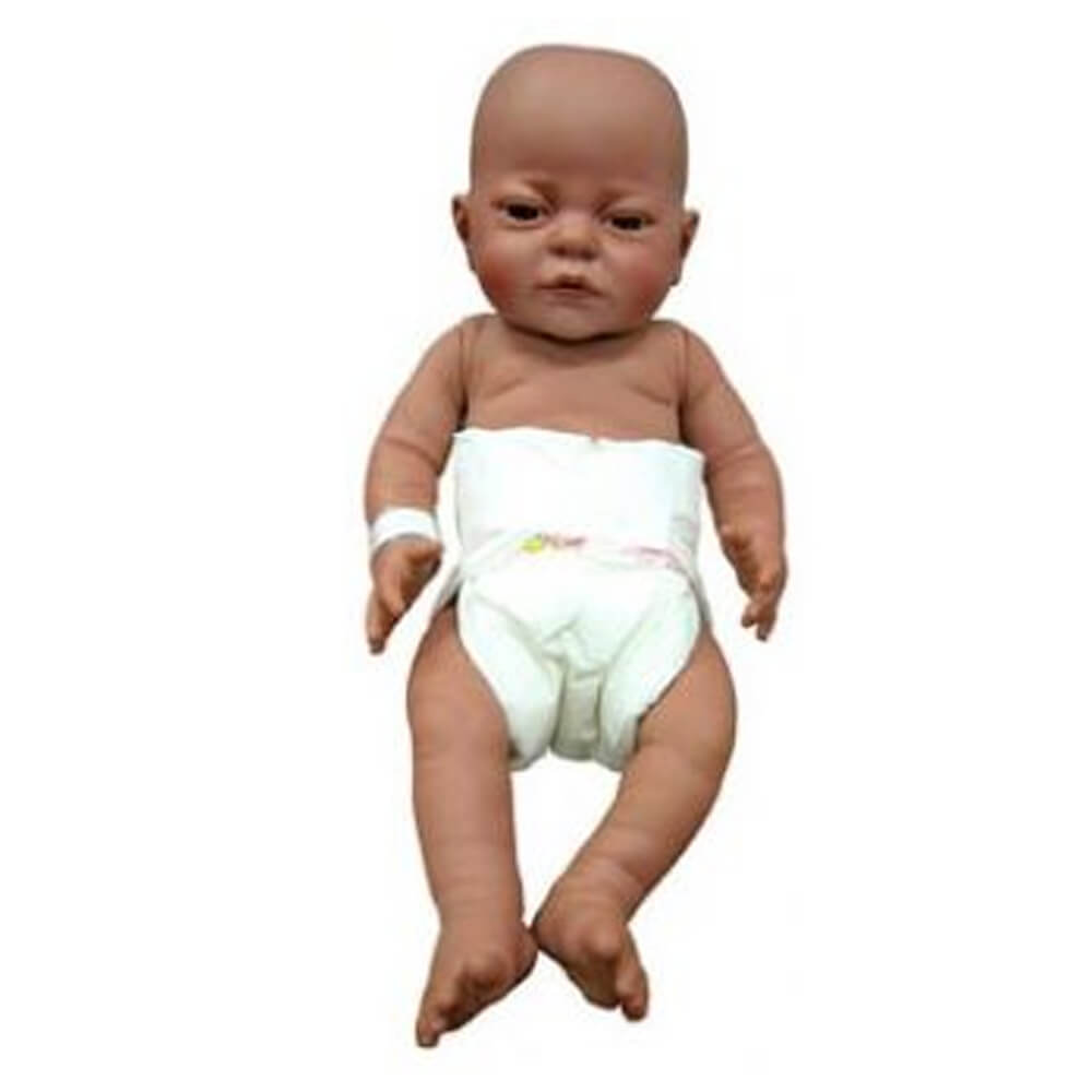 Multikulturelles neugeborenes Puppenmädchen mit Windel