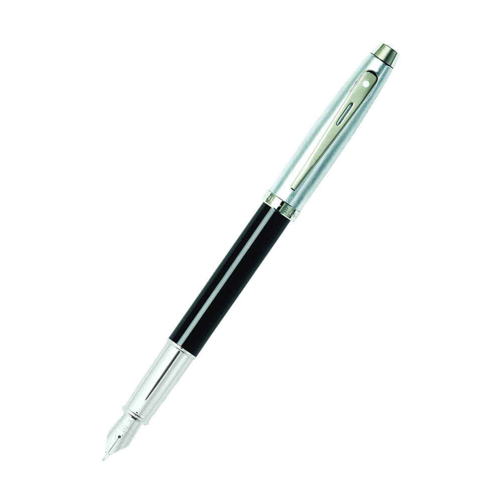 penna stilografica media 100 con cappuccio cromato spazzolato/rifiniture nere