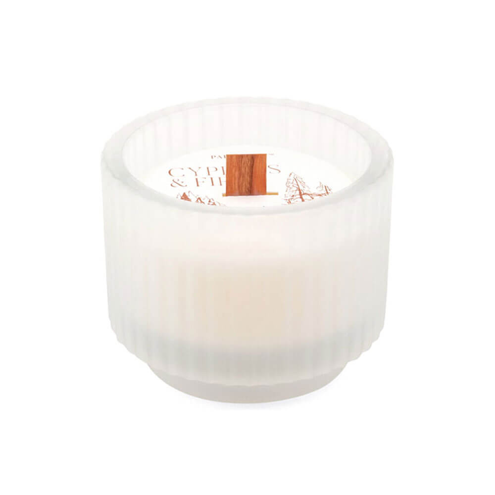 Kerze aus geripptem Zypressen- und Tannenglas, 142 ml (weiß gefrostet)