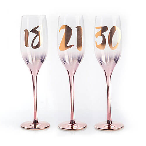 Bicchiere di champagne arrossato per il compleanno