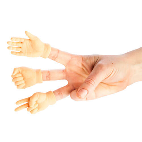 Marioneta de dedo de manos diminutas