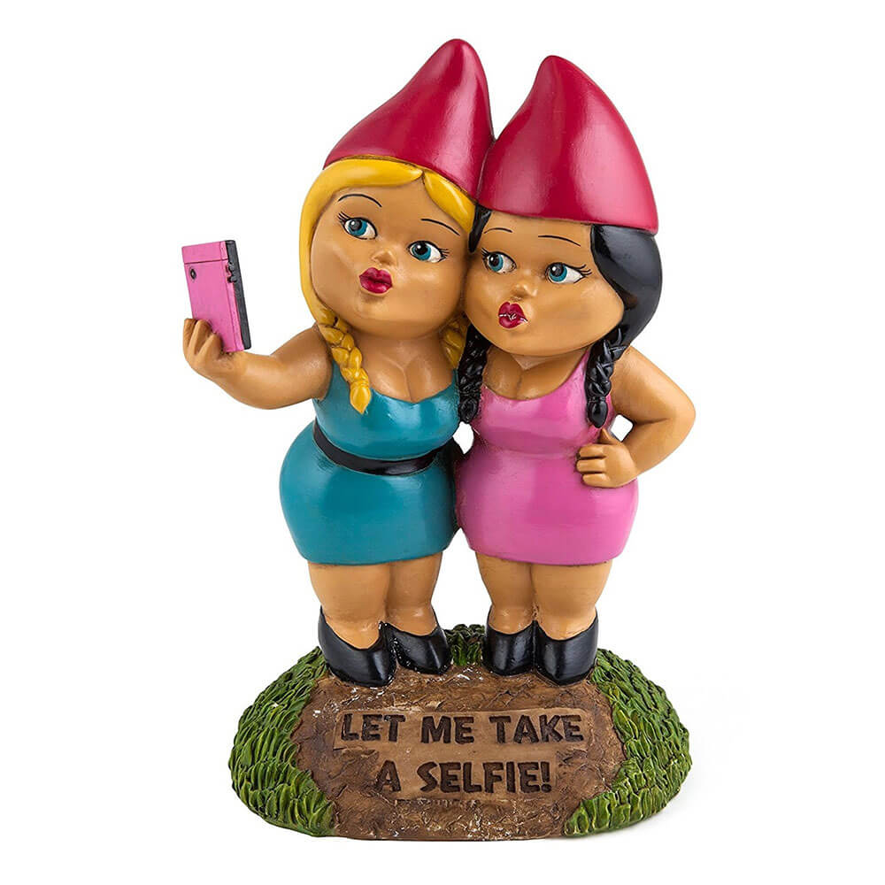 BigMouth el gnomo de las hermanas selfie